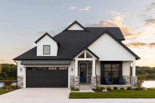 Best Emergency Roof Repair Services  in Montrose, MN
